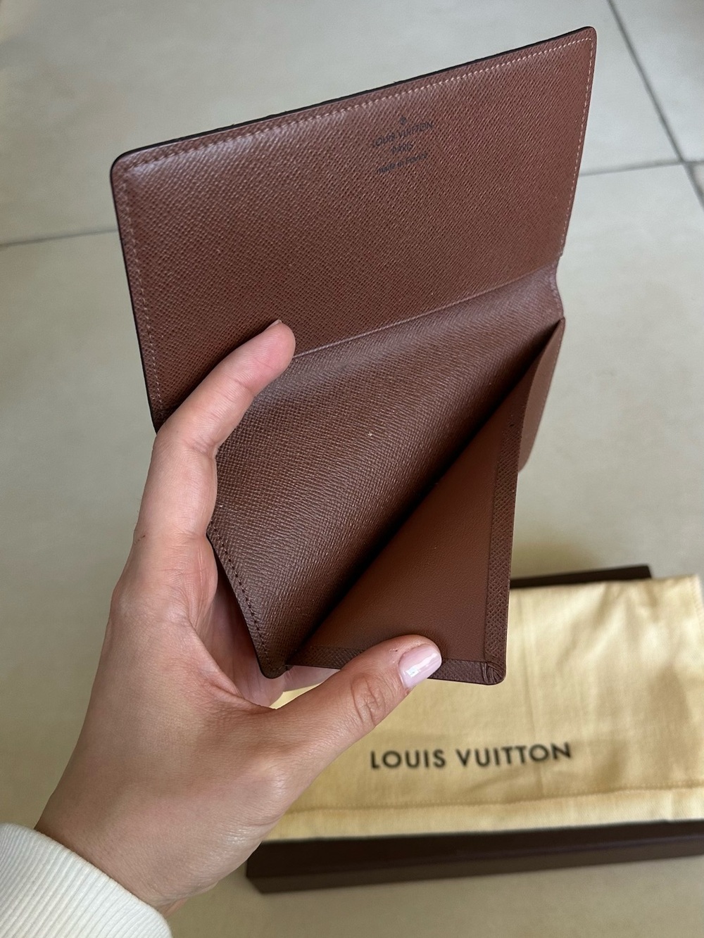 Louis Vuitton Monogram Checkbook - Picture 5 of 12